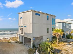 Beachfront Beach House - 6 Pack by Panhandle Getaways