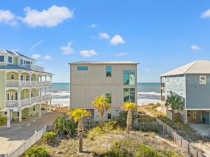 Beachfront Beach House - 6 Pack by Panhandle Getaways