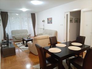 Linda Apartments- Arena