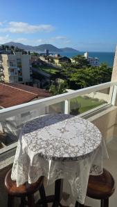 Vista para o mar, apartamento para duas pessoas a 300 metros da praia