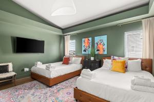 Modern Townhouse near Vandy and Parthenon