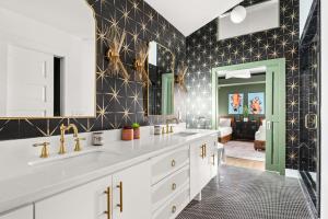 Modern Townhouse near Vandy and Parthenon