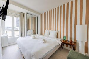 # 4people # 1Bedroom # ChampsElysées # AC