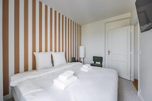 # 4people # 1Bedroom # ChampsElysées # AC