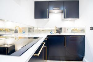 Chic 2-Bed Haven by Ealing Common, Tube & Hotspots