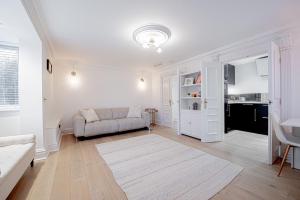 Chic 2-Bed Haven by Ealing Common, Tube & Hotspots