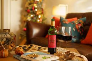 Gingersnap Cottage with Log Burner by LetMeStay