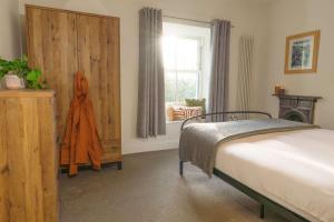 Gingersnap Cottage with Log Burner by LetMeStay