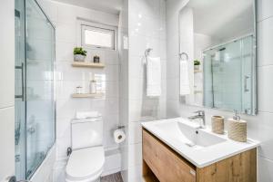 Urban Apartment with Pool, Wifi & AC near Metro Santa Isabel