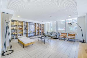 Urban Apartment with Pool, Wifi & AC near Metro Santa Isabel