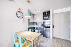 Urban Apartment with Pool, Wifi & AC near Metro Santa Isabel