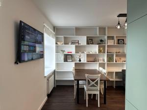 Panoramic River View I Spacious Modern 2BR Apartment