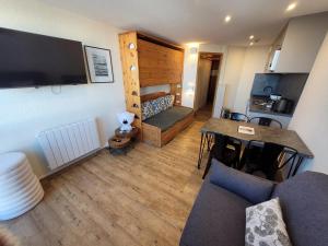 Studio confort rénové pour 4 personnes, skis aux pieds - FR-1-181-2574