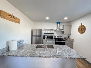 Cozy apartment close to stadiums and entertainment district