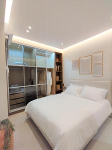 Βrand New Big Flat in Center of Syntagma Square