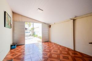 Recanto do Vô Bibi, pé na areia e no Beto Carreiro Word