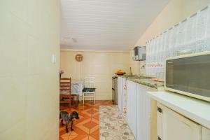 Recanto do Vô Bibi, pé na areia e no Beto Carreiro Word