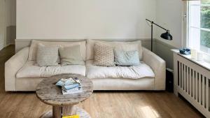 Bright Summer House Near Hyllingebjerg Beach