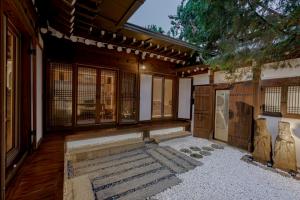 Heritage Garden Hanok Sosodang Book chon Seoul