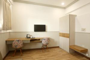 Hotel Emerald Suites & Banquet By Aura