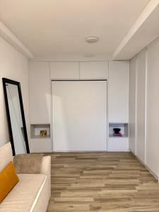 Sunny Villas Luxury Apartment with Garden and Seaview