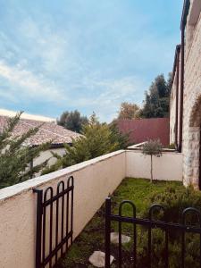 Sunny Villas Luxury Apartment with Garden and Seaview