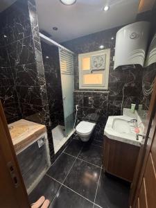 3BR Apartment Steps from the Pyramids & GEM