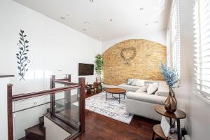 Charming 2- Bedroom Cottage in Central London