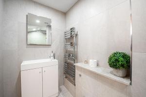 Charming 2- Bedroom Cottage in Central London