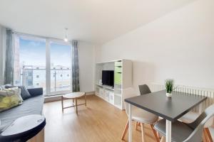 Fully Serviced Two Bed Apartment by ExCeL & O2