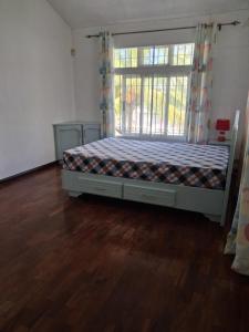 A few steps from the beach