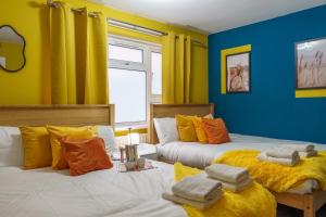 Open Mind Property- Hot Tub, Sleeps 10 & Free Parking