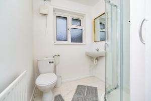 Open Mind Property- Hot Tub, Sleeps 10 & Free Parking