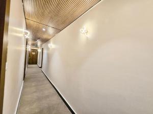 RISING HOTEL R-BANARASIA INN - Free Wi-Fi And LIFT Facilities With Spacious Parking And Restrurant - Near The Holy Kashi Vishwanath Temple BEST HOTEL