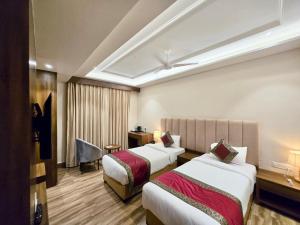 RISING HOTEL R-BANARASIA INN - Free Wi-Fi And LIFT Facilities With Spacious Parking And Restrurant - Near The Holy Kashi Vishwanath Temple BEST HOTEL