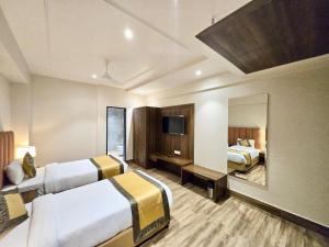 RISING HOTEL R-BANARASIA INN - Free Wi-Fi And LIFT Facilities With Spacious Parking And Restrurant - Near The Holy Kashi Vishwanath Temple BEST HOTEL