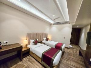 RISING HOTEL R-BANARASIA INN - Free Wi-Fi And LIFT Facilities With Spacious Parking And Restrurant - Near The Holy Kashi Vishwanath Temple BEST HOTEL