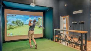 Epic Poconos Pad - Pool - Hot Tub - Gym - Golf Sim