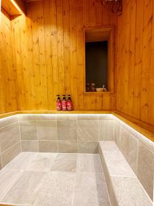 步行1分钟到黑门市场 150平四层日式別墅顶楼温泉池与天台花园