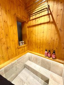 步行1分钟到黑门市场 150平四层日式別墅顶楼温泉池与天台花园