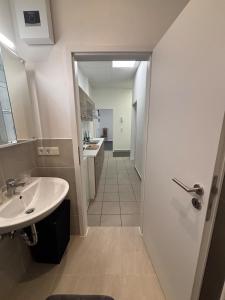 Gemütliche 100m2 Unterkunft mit Küche, Bad, 2 Schlafzimmer, Wohnzimmer an der Saar und Nahe der A8