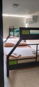 Lujoso, frente a la playa, con terraza y vista al mar .