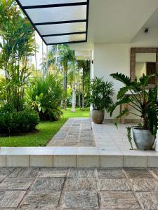 Dark Green Resort - Airport Transit Villa