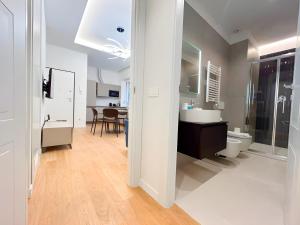 Elegantis Aventino Suite Apartment - Colosseo, Metro and Circo Massimo Nearby