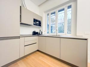 Elegantis Aventino Suite Apartment - Colosseo, Metro and Circo Massimo Nearby