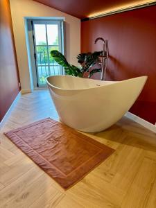 Grand appartement haut de gamme avec baignoire