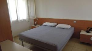 Flat with luminous terrace close to the sea