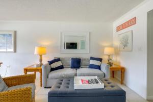 650 Feet to the Beach! Arcadian Shores Townhome