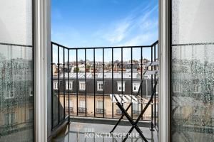 Luxe sous les toits de Paris avec vue Tour Eiffel