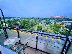 Cozy Stay Salezego Apartment Stadium View